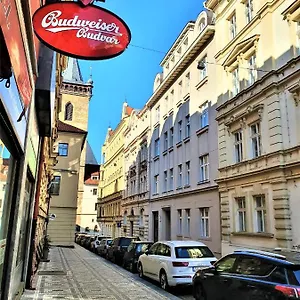 reznicka-apartments.praguehotelsweb.com/
