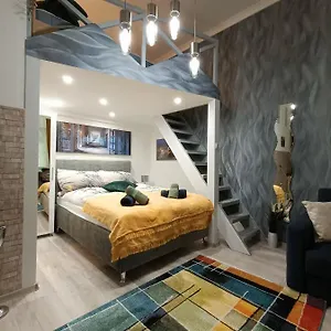 suzans-apartment-in-the-heart-of-budapest.inbudapesthotels.com/